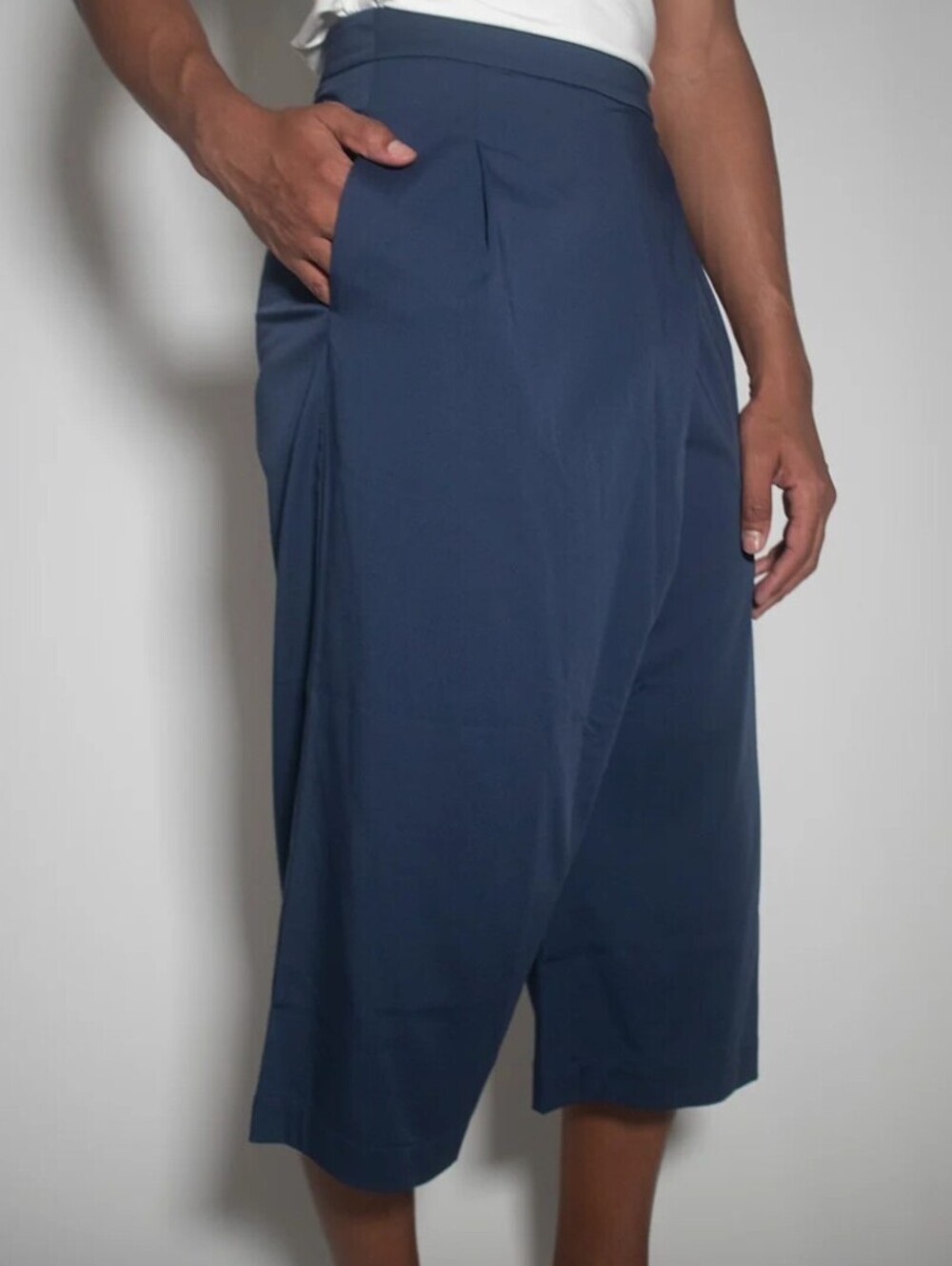 Takei by Jordan Cross Navy Bamboo Pleated Wide Cropped Pant - Size - Medium